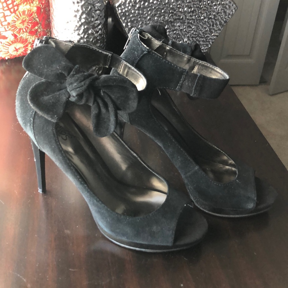 Carlos by Carlos Santana Black Suede Heels Size 9